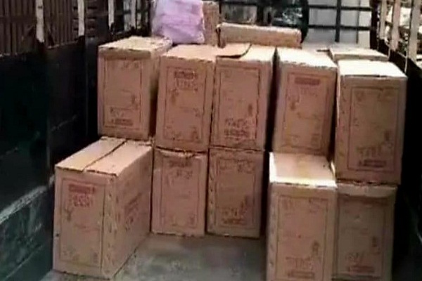 Jamshedpur : गोलमुरी में साईनाथ इंटरप्राइजेज में छापेमारी, नेपाल यूनिलीवर कंपनी के टूथपेस्ट, पाउडर और अन्य कॉस्मेटिक सामान जब्त