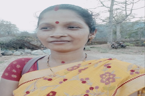 Gua : TATA STEEL की बस सेवा बंद होते ही ठप्प हुई बच्चों की पढ़ाई, सीएसआर पर उठे गंभीर सवाल : पूनम गिलुवा