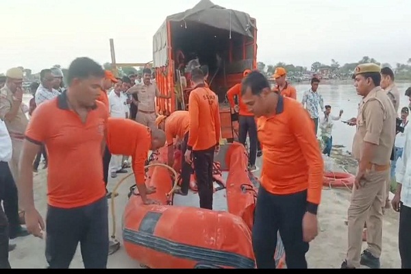 SAD NEWS : वृंदावन में दुखद हादसा, यमुना में मोटर बोट पलटने से डूबे पंजाब के 32 श्रद्धालु,गोताखोरों ने निकाले 10 शव