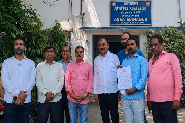 Jamshedpur : ट्रेनों की लेटलतीफी दूर न हुई तो आंदोलन होगा तेज, चलेगा वृहत हस्ताक्षर अभियान : शिवशंकर सिंह