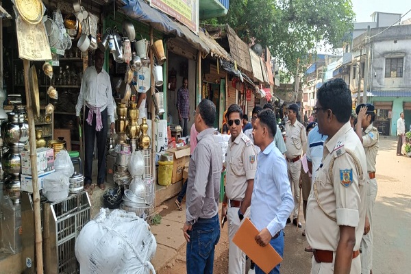 Bahragora : अतिक्रमण पर चला प्रशासन का डंडा, हटाया गया अतिक्रमण, भारी वाहनों के लिए 12 घंटे की ‘नो एंट्री’ लागू