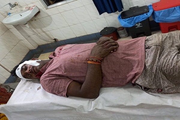 Bahragora : राष्ट्रीय राजमार्ग-49 पर अनियंत्रित होकर पलटा 12 चक्का ट्रक, चालक गंभीर रूप से घायल