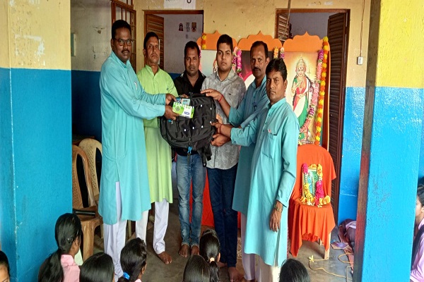 Bahragora : बहरागोड़ा के ‘लाल’ ओम कुमार कर ने झारखंड में लहराया परचम, विद्यालय में हुआ भव्य अभिनंदन