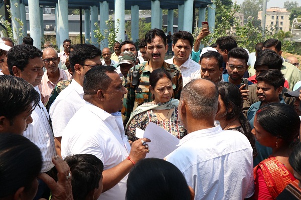 Jamshedpur : पूर्व मंत्री बन्ना व मानगो की मेयर सुधा गुप्ता ने बालीगुमा जलमीनार का किया निरीक्षण, अधिकारियों को जलापूर्ति सुनिश्चित करने का आदेश