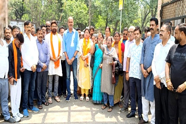 Jamshedpur : मानगो में होल्डिंग टैक्स बढ़ोतरी के खिलाफ भाजपा ने जताया कड़ा विरोध, उपायुक्त को सौंपा ज्ञापन, निर्णय वापस नहीं लेने पर आंदोलन की दी चेतावनी