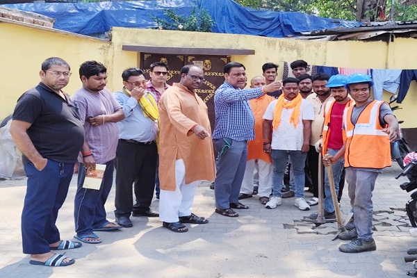 Jamshedpur : बर्मामाइंस की बस्तियों में पेयजल की पाइप लाइन बिछी, घर-घर कनेक्शन का रास्ता हुआ साफ