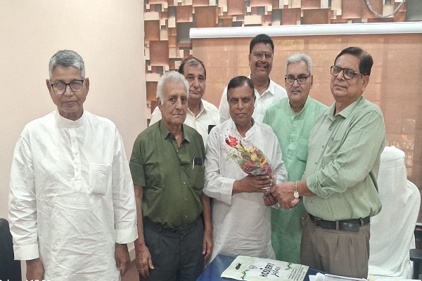 Jamshedpur : यूपी संघ ने कांग्रेस नेता उद्य कुमार सिंह को किया सम्मानित