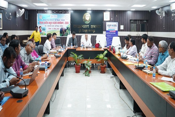 Jamshedpur : घर-घर सर्वे कर छुटे हुए बच्चों का स्कूलों में होगा नामांकन, ‘स्कूल रुआर 2026’ कार्यक्रम के सफल क्रियान्वयन पर उपायुक्त ने दिया जोर