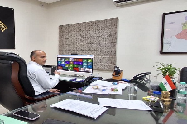 Jamshedpur : उपायुक्त ने सभी डीडीओ के साथ की वर्चुअल बैठक, कहा- बिल प्रक्रिया में पारदर्शिता बरतें अधिकारी 