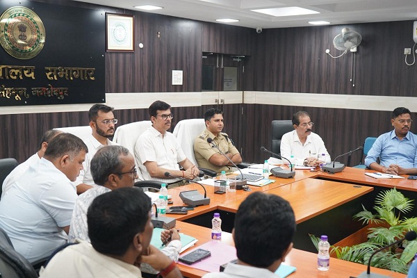 Jamshedpur : NEET (UG)-2026 परीक्षा 3 मई को, 4231 परीक्षार्थी होंगे शामिल, उपायुक्त ने बैठक कर तैयारियों की समीक्षा की 