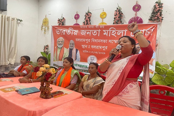 Potka : पश्चिम बंगाल चुनाव में देवी कुमारी भूमिज बलरामपुर विस क्षेत्र में निरंतर चला रही हैं प्रचार अभियान