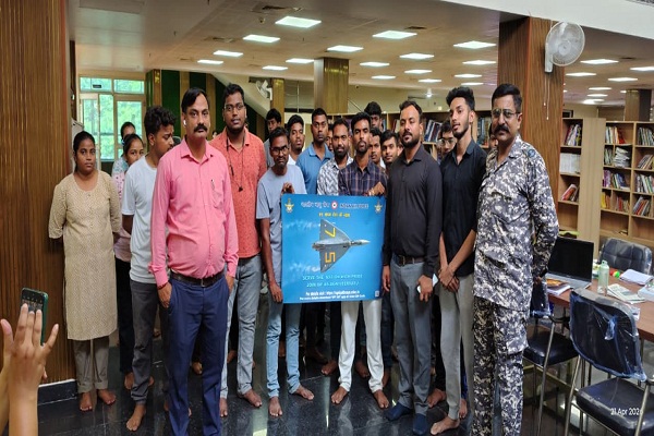 Jamshedpur : दिशोम गुरु मेमोरियल लाइब्रेरी में Indian Air Force में  भर्ती  के लिए जागरूकता कार्यक्रम का आयोजन, युवाओं में दिखा उत्साह