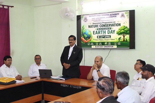 Jamshedpur : पृथ्वी दिवस पर डालसा ने प्रकृति संरक्षण विषयक जागरूकता कार्यक्रम का किया आयोजन