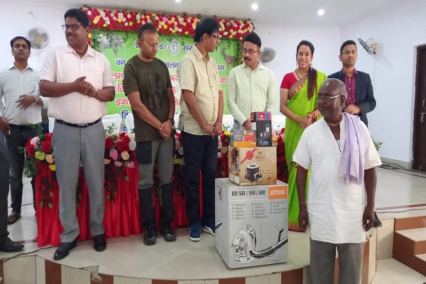 Jamshedpur : सेंदरा पर्व पर पूरी तरह शिकार पर रहेगी रोक : प्रधान वन संरक्षक 