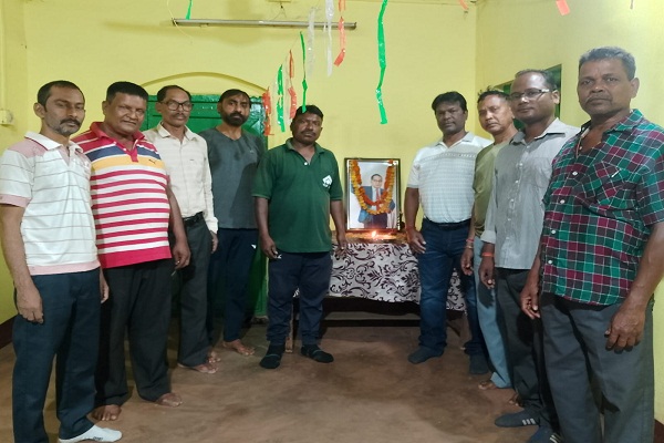 Gua : इंटक कार्यालय में बाबा साहेब को जयंती पर दी गई श्रद्धांजलि