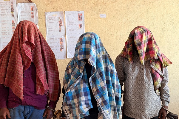 Gua : नोवामुंडी पुलिस चोरी के मामले का किया खुलासा, 6 चोरी के मोबाइल बरामद, तीन आरोपी गिरफ्तार,भेजा गया जेल