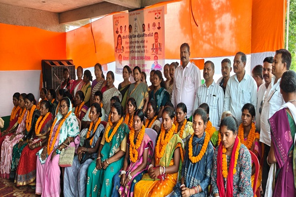 Gua : जगन्नाथपुर प्रखण्ड कांग्रेस कार्यालय में आयोजित संगठनात्मक बैठक में महिला प्रदेश अध्यक्ष रमा खालको ने कार्यकर्ताओं में भरा नया उत्साह