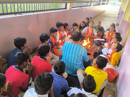 Gua : डीएवी चिड़िया में वैदिक मंत्रोच्चारण कर स्वामी महर्षि दयानंद सरस्वती को याद किया गया