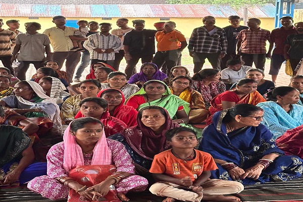 Gua : गुवा में आयोजित विशेष ग्राम सभा में विस्थापन और बुनियादी सुविधाओं को लेकर उठी आवाज