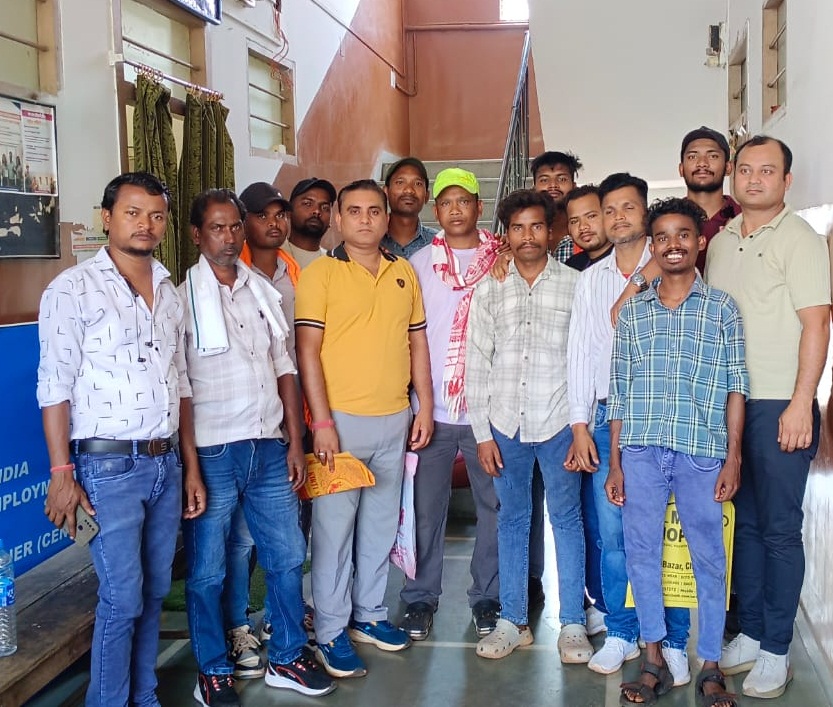 Gua : ठेका श्रमिकों के वेतन व श्रेणी को लेकर विवाद, प्रबंधन ने जांच के लिए मांगा समय