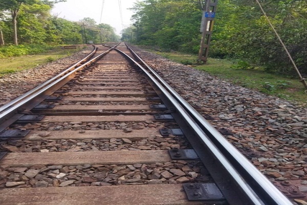 Gua : सारांडा में टेकअप प्वाइंट पर रेलवे के निर्माण से जगी उम्मीद, ग्रामीणों को राहत की जगी आस