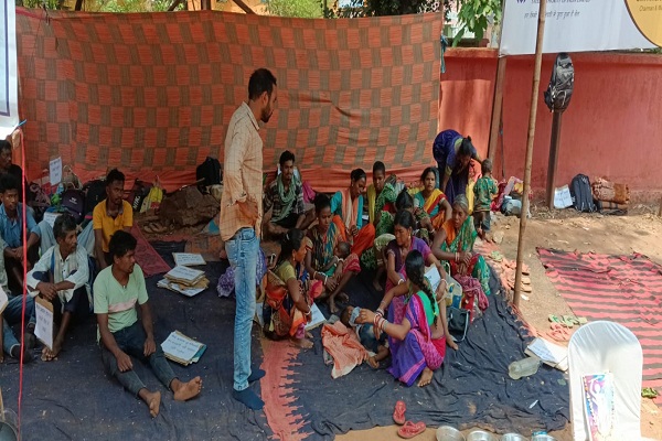 Gua : ग्रामीणों का अल्टीमेटम खत्म, 72 घंटे बाद भी वार्ता को नहीं आया सेल प्रबंधन, ग्रामीणों ने दी चक्का जाम की चेतावनी