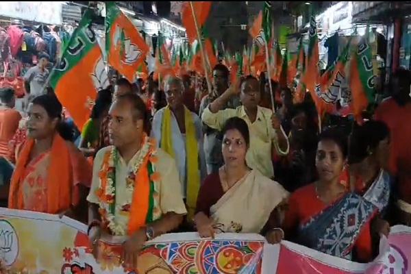 Jhargram : भाजपा महिला मोर्चा के “सुरक्षित नारी, सशक्त पश्चिम बंगाल” पदयात्रा में महिलाओं की दिखी भागीदारी