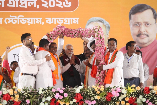 Jhargram : झाड़ग्राम की संकल्प सभा में भीड़ देख गदगद हुए पीएम मोदी, कहा- जनता का समर्थन बंगाल में बदलाव का संकेत
