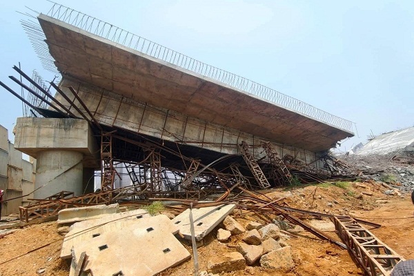 Jhargram : निर्माणाधीन अंडरपास का एक हिस्सा हुआ ध्वस्त, सुरक्षा और निर्माण की गुणवत्ता पर उठ रहे सवाल