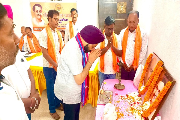 Jamshedpur : “राष्ट्र प्रथम” के विचार के साथ निरंतर कार्य करना ही भाजपा कार्यकर्ताओं की ताक़त है : अमरप्रीत सिंह काले