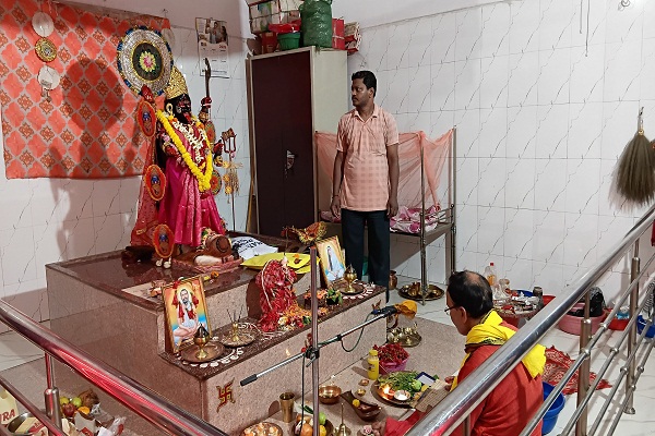 Jamshedpur : जय मां दक्षिणेश्वरी काली के जयघोष के साथ इस्ट प्लांट बस्ती में अमावस्या पूजा सपंन्न