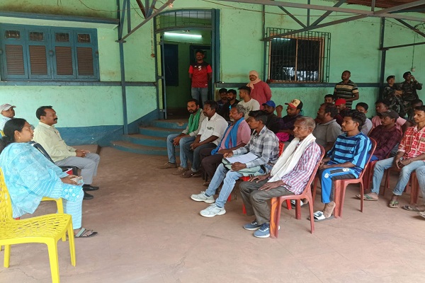 Gua : पूर्व मुख्यमंत्री मधु कोड़ा ने मानकी-मुंडा के साथ की बैठक,  5 मई की वार्ता पर टिकी निगाहें, बहाली नहीं हुई तो 6 मई से चक्का जाम का ऐलान