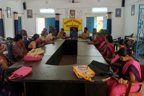 Bahragora : मानुषमुड़िया में राष्ट्रीय पंचायत राज दिवस पर मुखिया ने जनप्रतिनिधियों को उनके अधिकारों के प्रति किया जागरूक