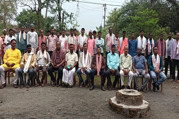 Bahragora : आदिम भूमिज मुंडा कल्याण समिति बुनुडीह ( हरिना) की नई कमिटी का हुआ पुनर्गठन, हीरो सिंह सरदार बने अध्यक्ष, सचिव चुने गए अभिषेक सरदार