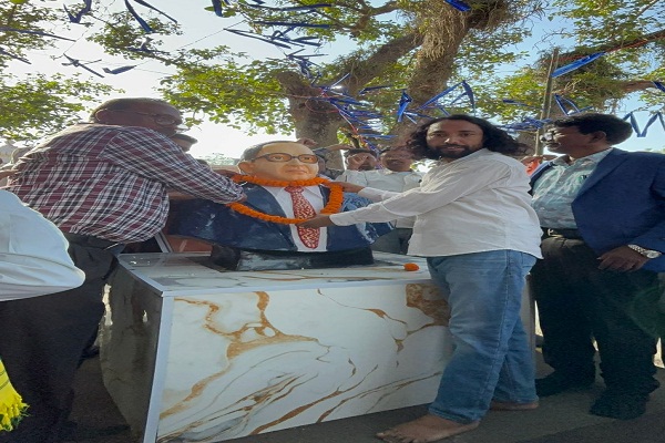 Muri : राहे में स्थापित हुई बाबा साहेब की प्रतिमा, 135 वीं जयन्ती पर लोगों ने डॉ. भीम राव आंबेडकर को दी श्रद्धांजलि