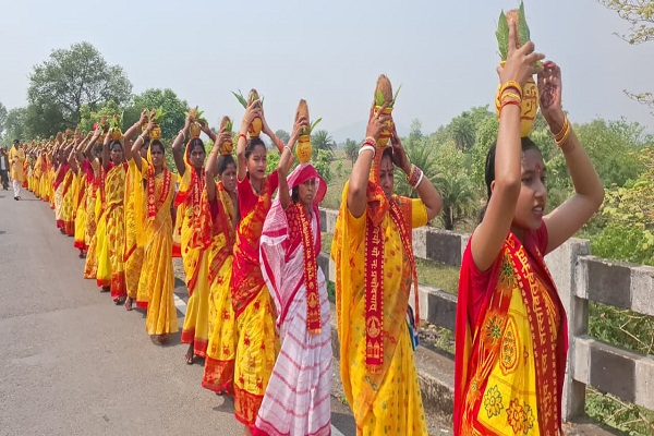 Potrka  :पोटका स्थित महामाया आश्रम से नौ कुंडीय गायत्री महायज्ञ का हुआ अनुष्ठान, निकासी गई भव्य कलश यात्रा