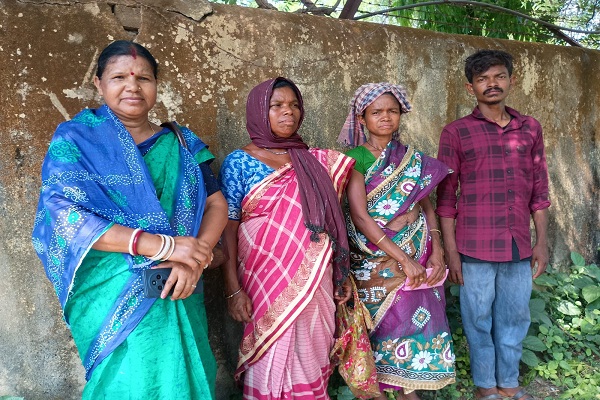 Potka : पोटका में बिचौलिये डकार गए पीएम जन-मन आवास योजना की राशि, आरोपी दिलीप भक्त के खिलाफ मुखिया अनीता मुर्मू ने थाने में दर्ज करायी शिकायत