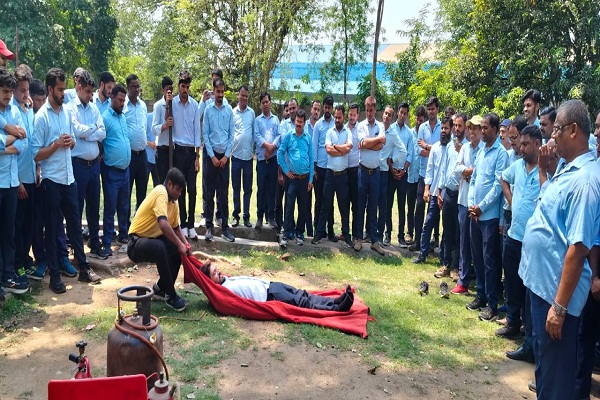 Gua : टाटानगर रेल सिविल डिफेंस ने लोको पायलट की शपथ के साथ अग्नि शमन सेवा का दिया प्रशिक्षण