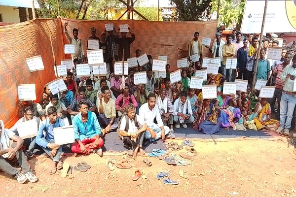 Gua : रांजाबुरु खदान में रोजगार और पर्यावरण सुरक्षा को लेकर ग्रामीणों का आंदोलन तेज, विरोध में 72 घंटे की भूख हड़ताल पर बैठे ग्रामीण