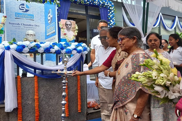 Jamshedpur : श्री लेदर्स के संस्थापक को 115 वीं जयंती पर किया नमन,  बिष्टुपुर शोरूम में दी गई श्रद्धांजलि 