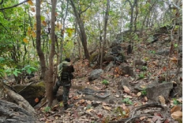 Gua : गोलियों की गूंज से दहला कोल्हान, रूटागुटू के घने जंगल में सुरक्षाबलों की नक्सलियों से मुठभेड़