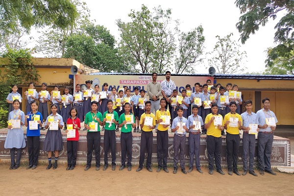 Bahragora : टीपीएस डीएवी में उत्सव के रूप में मनी महात्मा हंसराज जयंती, कोलाज मेकिंग, पोर्ट्रेट निर्माण और निबंध लेखन प्रतियोगिताएं हुई आयोजित 