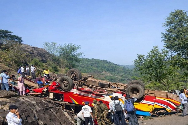 Sad News : जम्मू कश्मीर के उधमपुर में दुखद हादसा , गहरी खाई में बस गिरी 21 यात्रियों की मृत्यु, पीएम मोदी ने गहरा शोक जताया