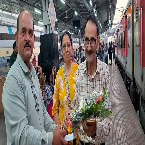 Gua : दक्षिण पूर्व रेलवे के जेडआरयूसीसी सदस्य का टाटानगर स्टेशन में स्वागत