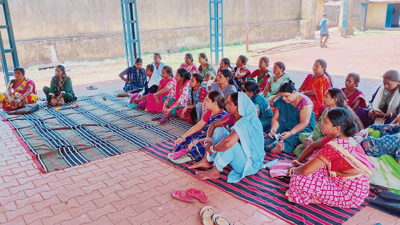 Gua : मजदूर दिवस पर महिला श्रमिकों ने उठाई अस्पताल की अव्यवस्था और शोषण के खिलाफ आवाज