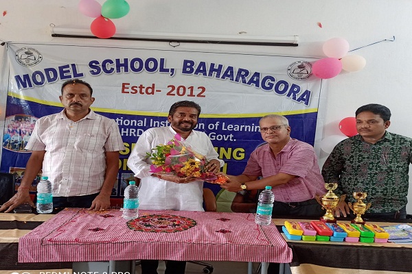 Bahragora : शिक्षा से ही विद्यार्थी अपने लक्ष्य का करें निर्धारण : समीर मोहंती