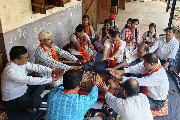 Gua :  डीएवी पब्लिक स्कूल चिरिया में हवन-पूजन का आयोजन