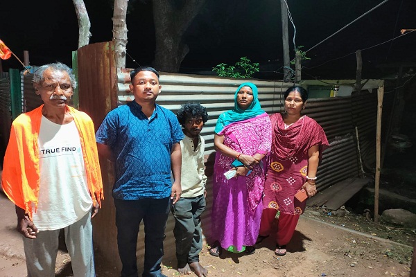 Gua : भटके युवक संदीप सिंह सकुशल लौटे गुवा, पुलिस व समाजसेवियों की पहल रंग लाई