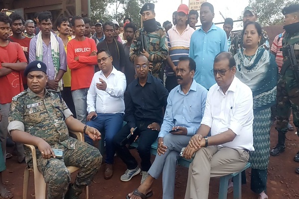 Gua :  गुवा सेल माइंस आंदोलन समाप्त, मधु कोड़ा की पहल पर खदान प्रभावित गांवों के बेरोजगार युवाओं को रोजगार में प्राथमिकता देने पर बनी सहमति