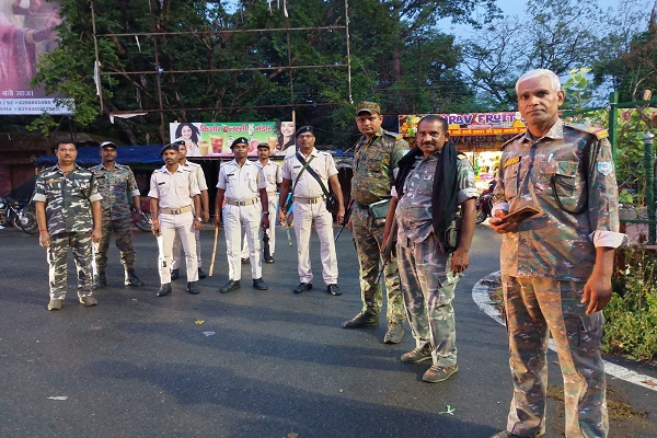 Jadugora : जादूगोड़ा में बकरीद को लेकर पुलिस अलर्ट,  फ्लैग मार्च निकाल शांतिपूर्ण पर्व मनाने का दिया संदेश